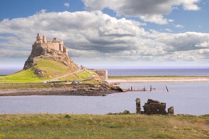 Edinburgh: Holy Island, Alnwick Castle & Kingdom of Northumbria - Where you start (and where you end)