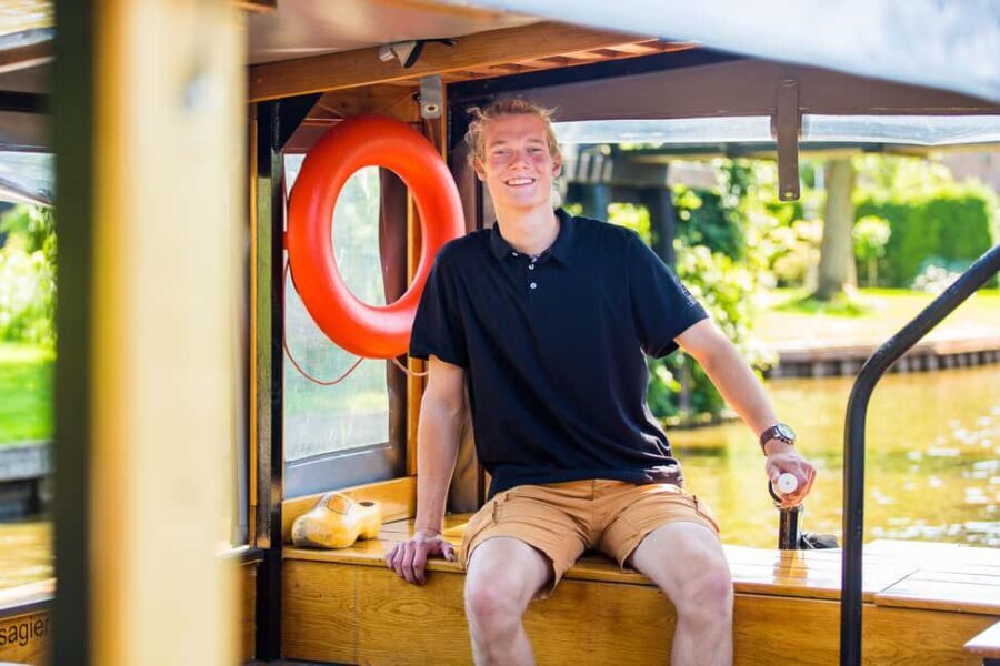 From Amsterdam: Ultimate Giethoorn Experience with Boat Tour - From Amsterdam to Overijssel: timing and how the day flows