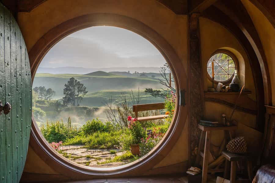 From Auckland: Hobbiton Movie Set Trip with Guided Tour - The Quality of Guides and Overall Experience