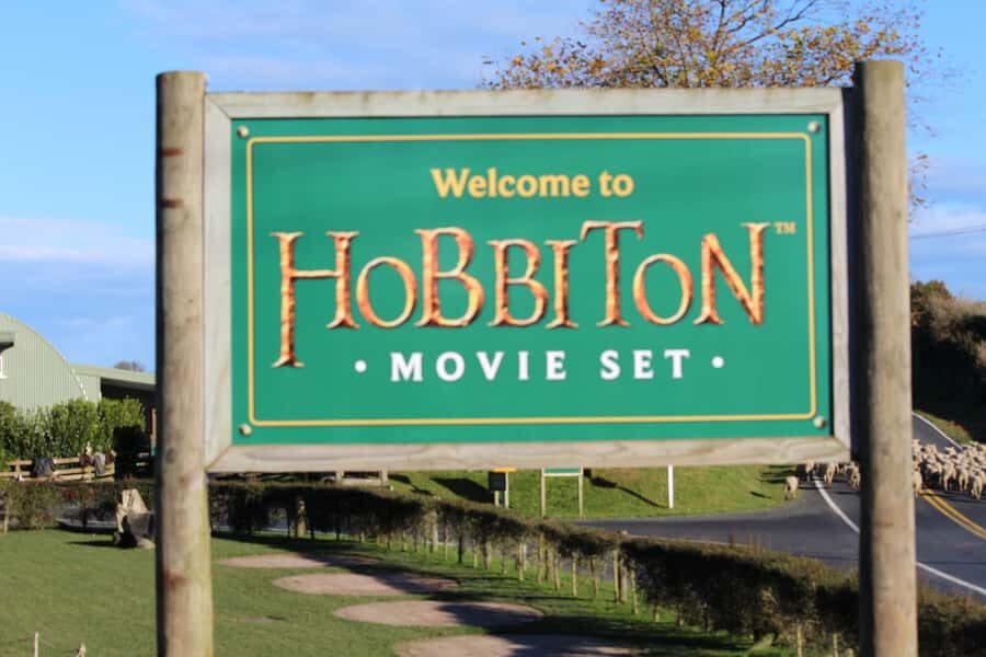 From Auckland: Hobbiton & Rotorua Tour with Lunch at Te Puia - The Real Deal: Pros and Cons