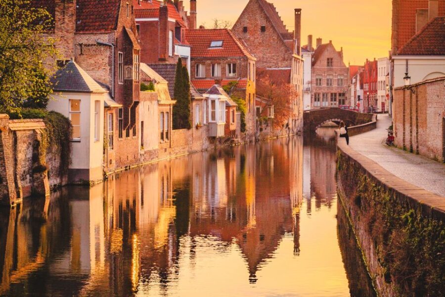 From Brussels: Bruges Day Trip with Boat Tour Option (ENG) - Coach to Bruges: A Simple Structure That Helps First-Timers
