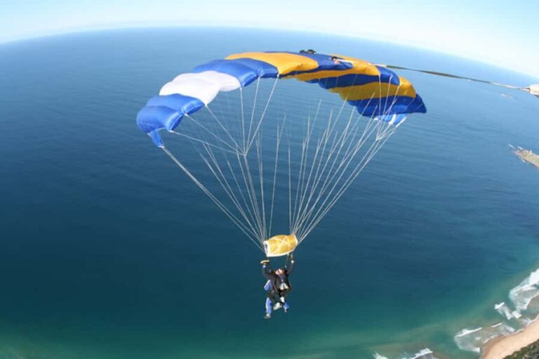 From Sydney: Tandem Skydive Experience over Wollongong Beach - The Logistics and Group Experience