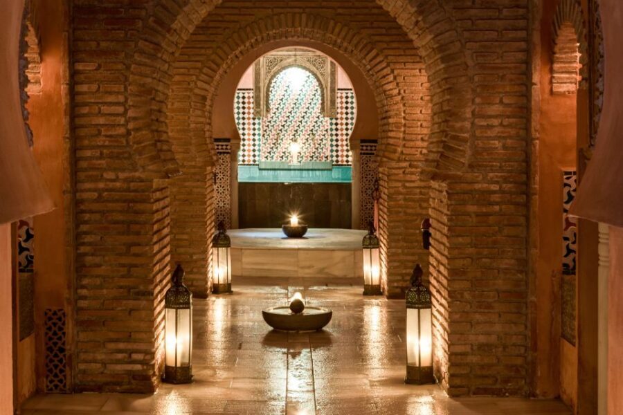 Granada: Hammam Al Ándalus with Massage - Getting there: meeting point and first logistics