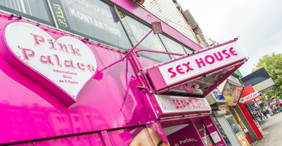 Hamburg: Adults Only Reeperbahn Tour - Adults-Only Reality: What You Should Expect