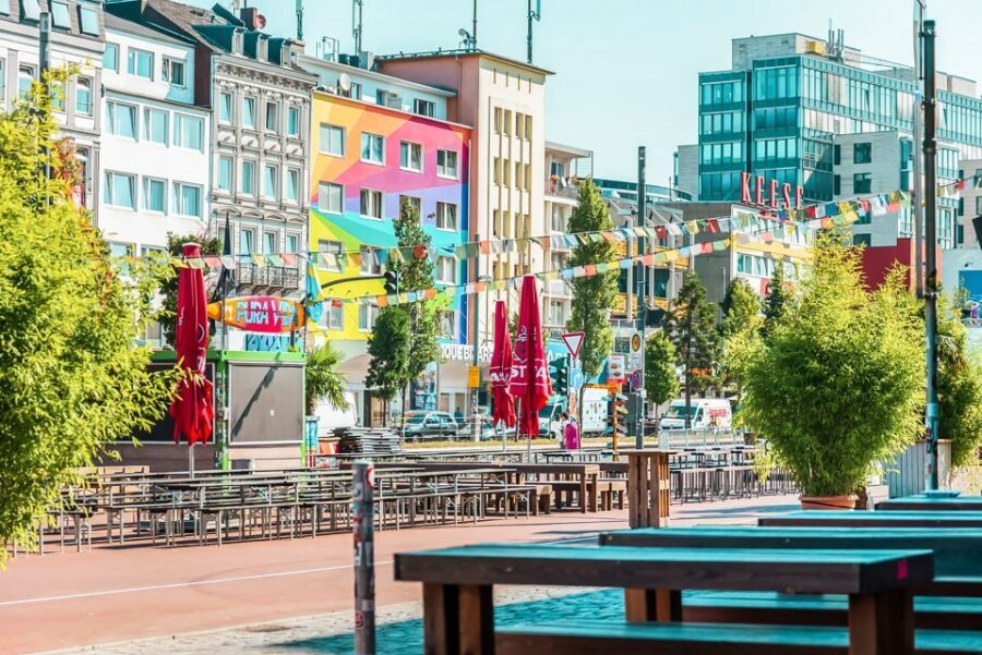 Hamburg: Night Watchman's Tour of St. Pauli in German - Where you start: Landungsbrücken bridge meeting point