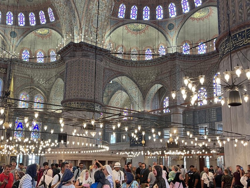 Istanbul: Basilica, Hagia Sophia, Blue Mosque Tour & Cruise - Where you meet: Dsign Café and the Hippodrome clue