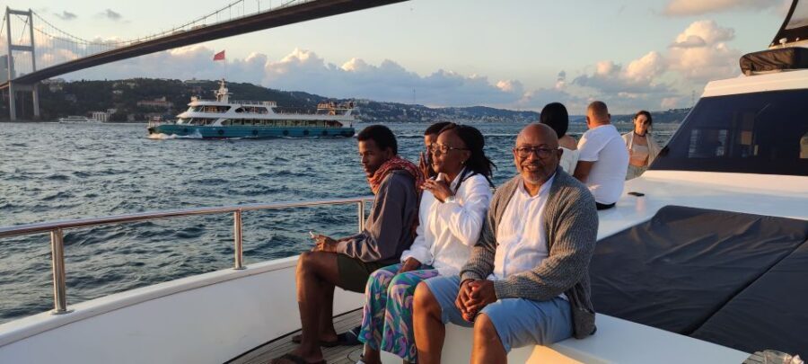 Istanbul: Bosphorus Sunset Cruise on Yacht with Live Guide - Getting to Kabataş Square (the meeting point details that matter)