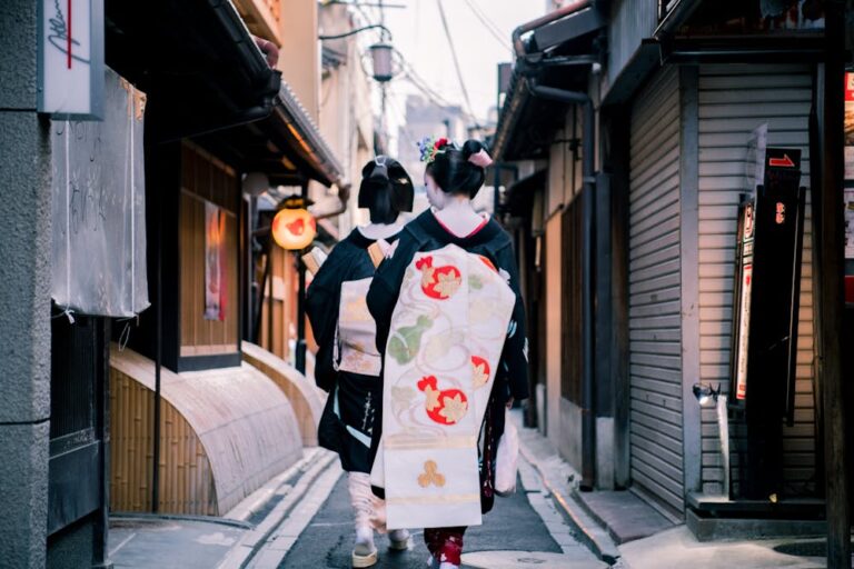 Women in kimonos walking through Kyoto