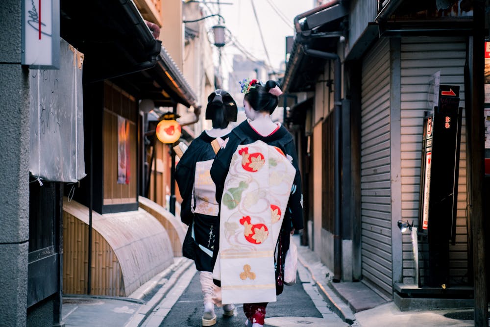 Women in kimonos walking through Kyoto