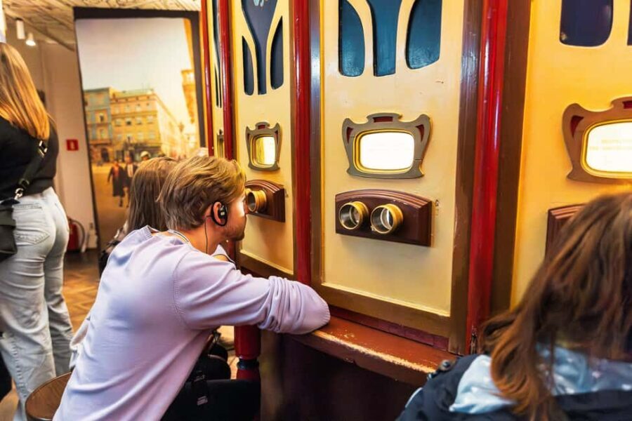 Krakow: Schindler's Factory Guided Tour - Meeting Point and Getting In: The 15-Minute Rule Matters