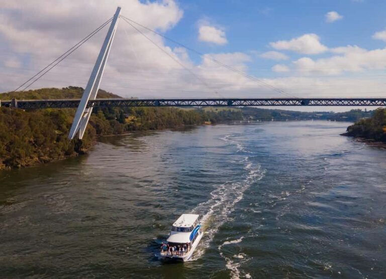 Launceston: 4-Hour Batman Bridge Luncheon Cruise - Food and Drink