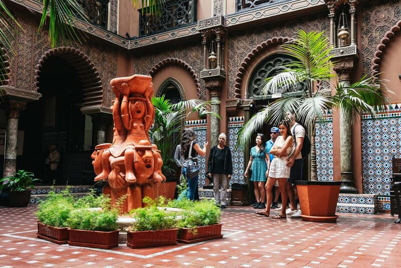 Lisbon: Baixa District Food Tour with Dinner and Drinks - Where you meet and how the timing really feels