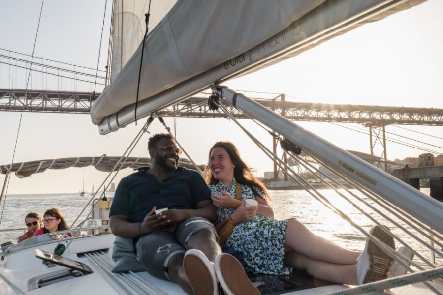 Lisbon: Daytime/Sunset/Night City Sailboat Tour with Drink - Meeting Point at Doca de Belém: Gate 1, Padrão dos Descobrimentos