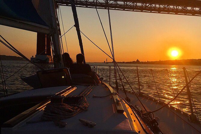 Lisbon Sunset Sailing Tour with White or Rosé Wine and Snacks - The Wine and Food Component
