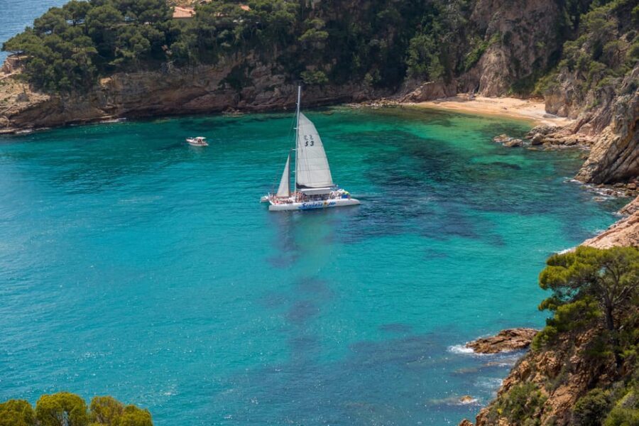Lloret de Mar: Catamaran Sailing Cruise with BBQ and Drinks - Getting to Passeig d’Agustí Font and boarding (without losing your mind)