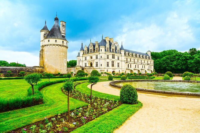 Loire Valley Wine and Castles Small-Group Day Trip from Paris - The Wine Tasting: What to Expect