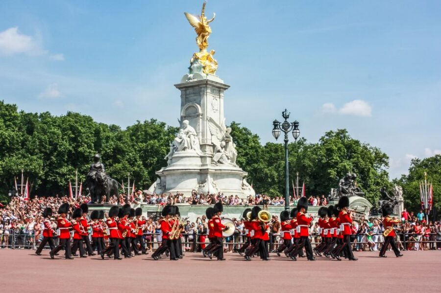 London: Buckingham Palace Entry & Changing of the Guard Tour - Where You Meet: Duke of York Column on Waterloo Place