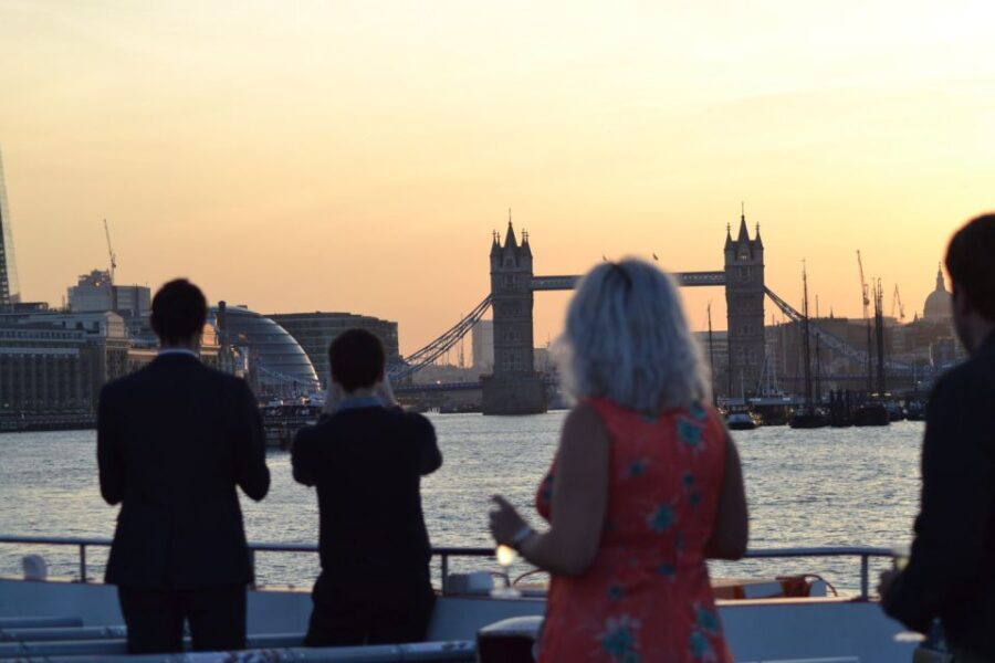 London: River Thames Evening Cruise with Bubbly and Canapés - What you get for around $37: fizz, canapés, and live music