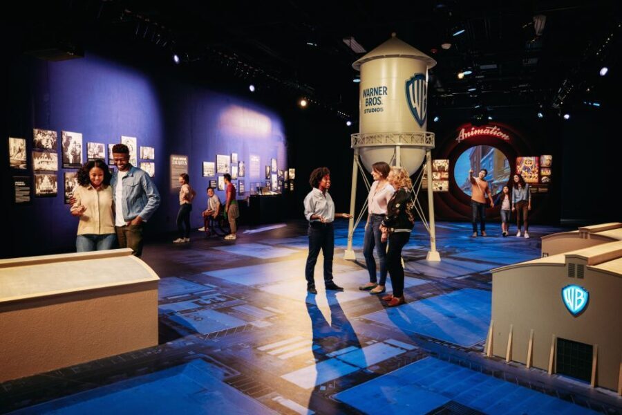 Los Angeles: Warner Bros. Studio Tour Hollywood - Skip-the-line check-in and the one thing you must have: your voucher