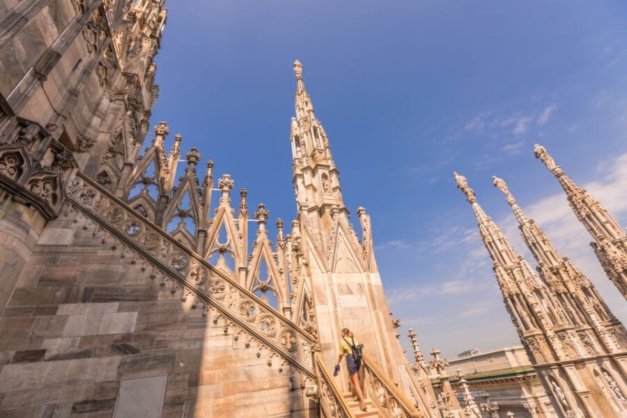 Milan Duomo and Rooftop 2-Hour Guided Tour - Meeting at Mondadori Duomo: Find Your Guide Fast