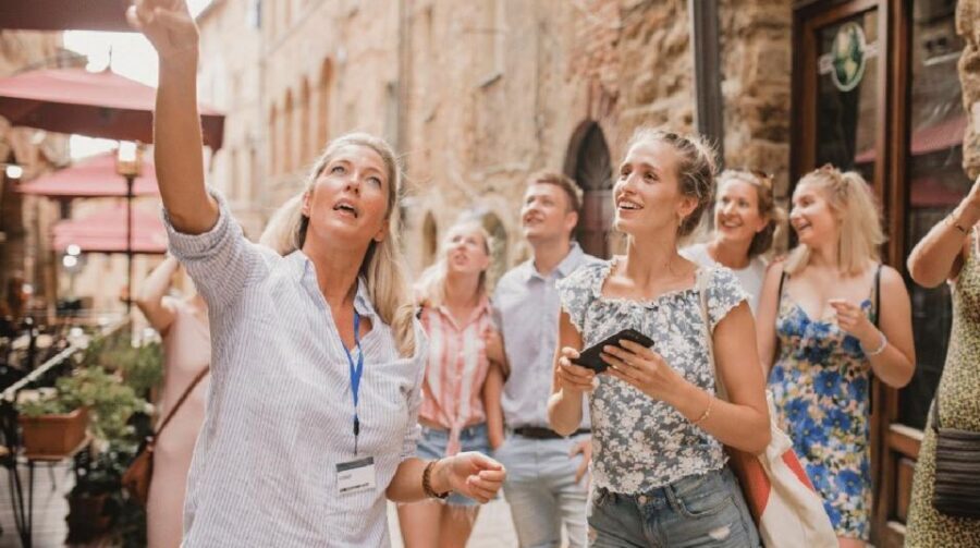 Milan: Last Supper Skip-the-Line Entry Ticket & Guided Tour - Where you meet: Piazza di Santa Maria delle Grazie, right by the red-brick church