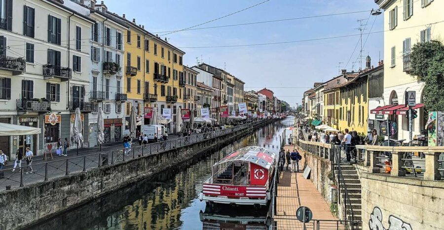 Milan: Navigli District Canal Boat Tour with Aperitivo - Where You Start: Alzaia Naviglio Grande 4 (And Why Timing Matters)