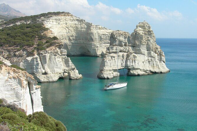 Milos and Polyaigos Full Day Cruise with Meals and Snorkelling - Meeting Point and Getting On Board Smoothly