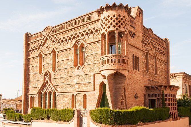 Montserrat Tour with Black Madonna & Two Departure Options - Barcelona meeting point and the check-in rule that matters