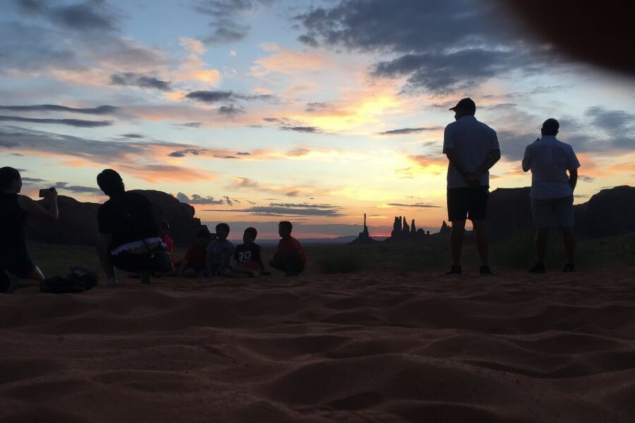 Monument Valley: Sunset Tour with Navajo Guide - Meeting at The View Hotel: Easy Start, One Smart Note