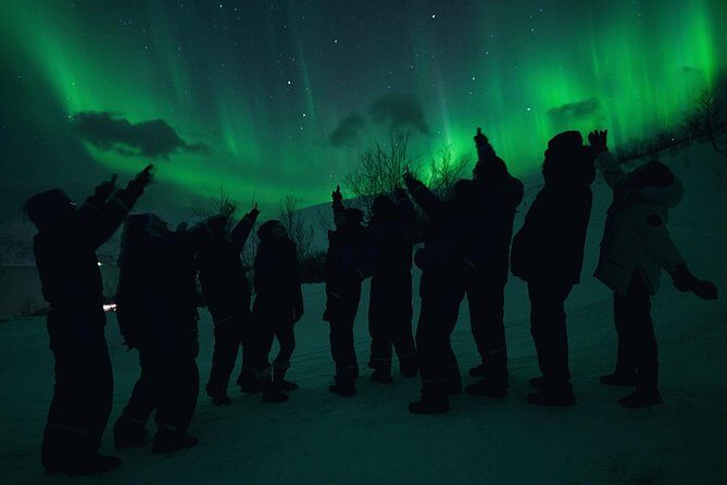 Northern Lights Big Bus Chase with Chasing Lights - The Guides Make This Tour