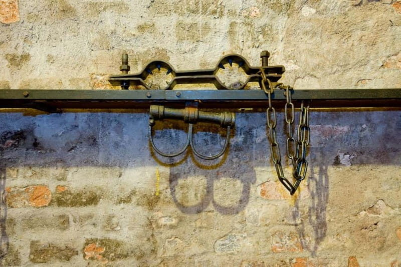 Nuremberg: Medieval Dungeons Guided Tour - Getting There and Finding the Meeting Point at Altes Rathaus