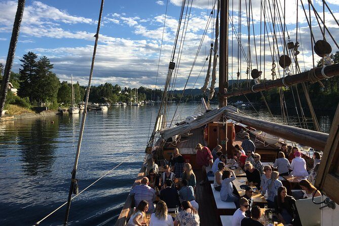 Oslo Combo Tour: Grand City Tour and Oslo Fjord Cruise - What Makes the Guides Stand Out