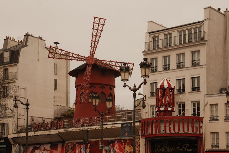 Moulin Rouge Montmartre Paris