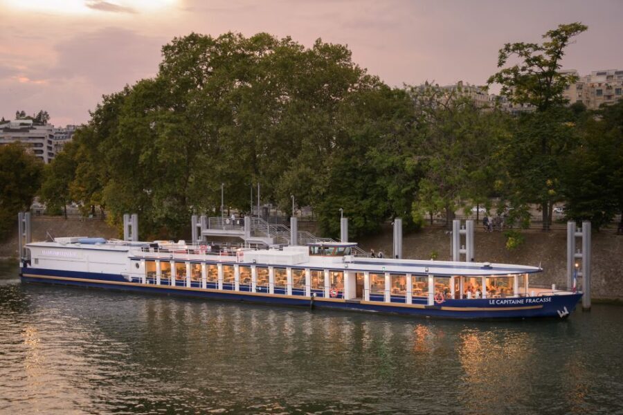 Paris: Romantic Cruise with 3-course Dinner on Seine River - What you actually get for the price