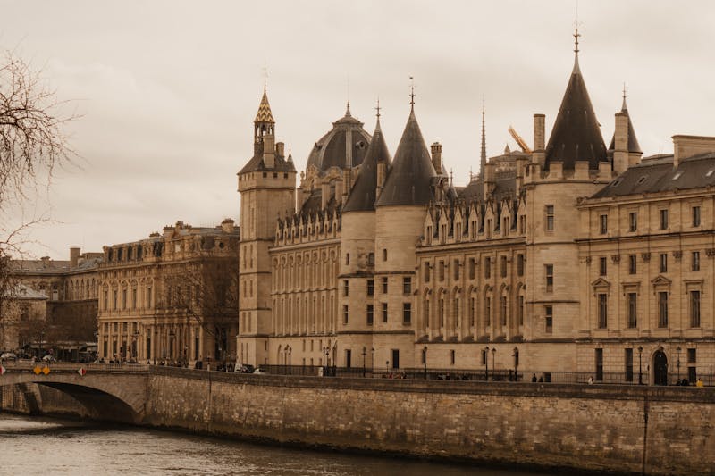 Conciergerie Seine River Paris