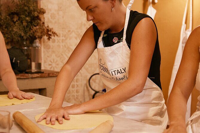 Premium Pasta and Gelato Cooking Class in Florence - Drinks and the “comfort of a small group”