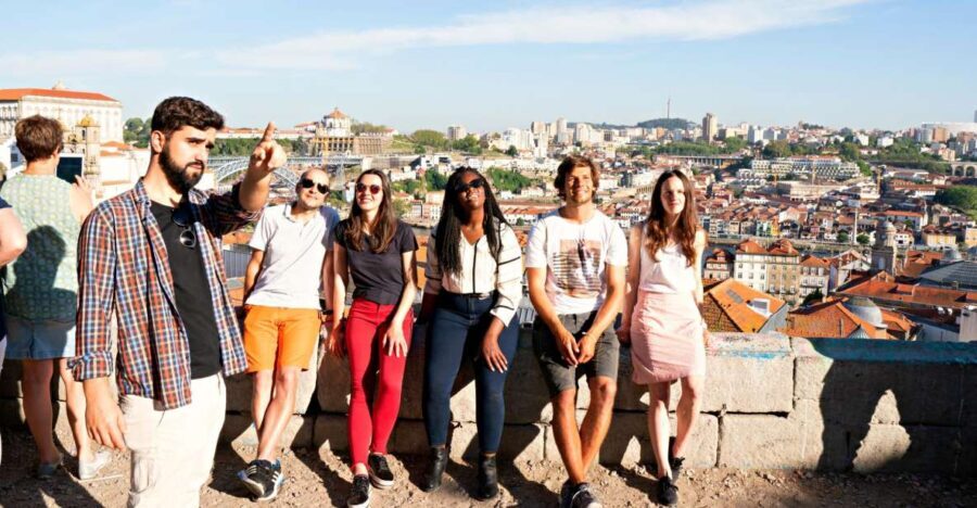 Porto: 3-Hour Guided City Highlights Walking Tour - Meeting in R. de Alexandre Herculano: simple start, check the details