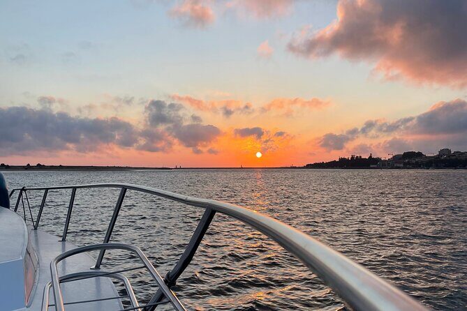 Porto: Private Yacht Cruise with Local Wine, Snacks and 6 Bridges - Private yacht logistics: what to expect on arrival