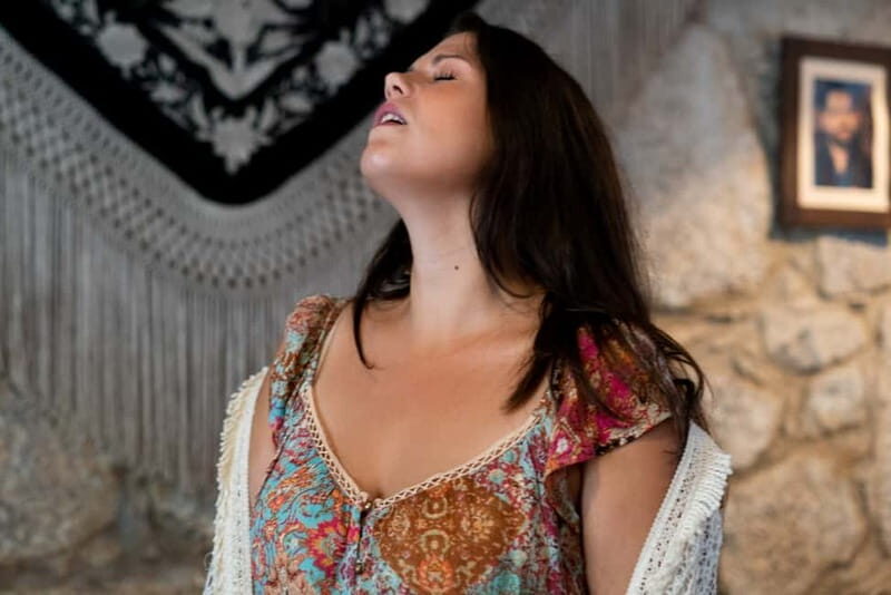 Porto: What is Fado? Commented Live Concert with Port Wine - Finding the Auditorium in Ribeira do Porto Without Stress