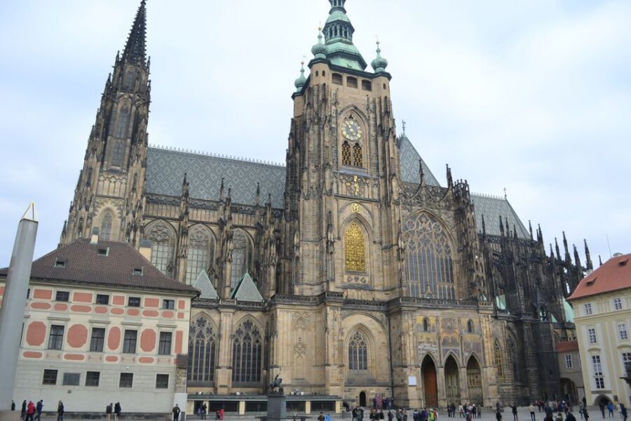 Prague: Historic City Center Bus Tour with Top Sights - The 2-hour format: how this tour stays efficient