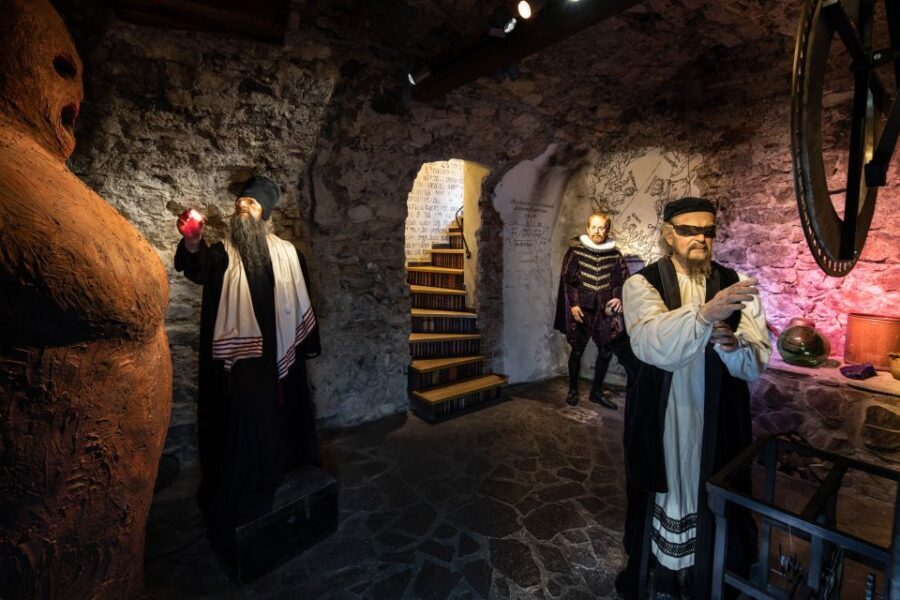 Prague: Madame Tussauds Entry Ticket - Finding the Entrance: The Red Building Ground Floor Tip