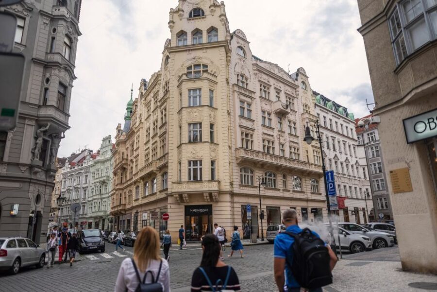 Prague: Old Town and Jewish Quarter Guided Walking Tour - Starting at Maiselova 5: how the tour kicks off