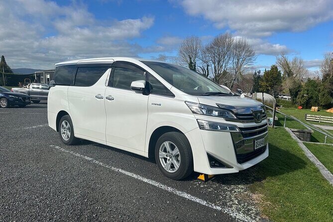 Private Auckland Airport Transfer: to/from City Hotels in Minivan - What the Experience Looks Like