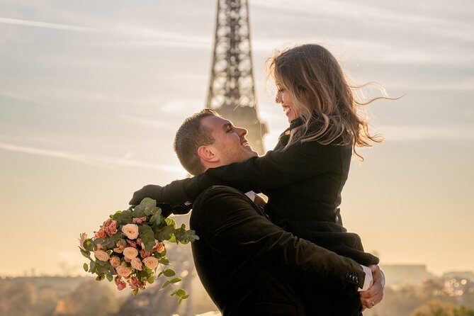 Private Guided Professional Photoshoot by the Eiffel Tower - Your Photographer: Max Rumeau’s Local Expertise