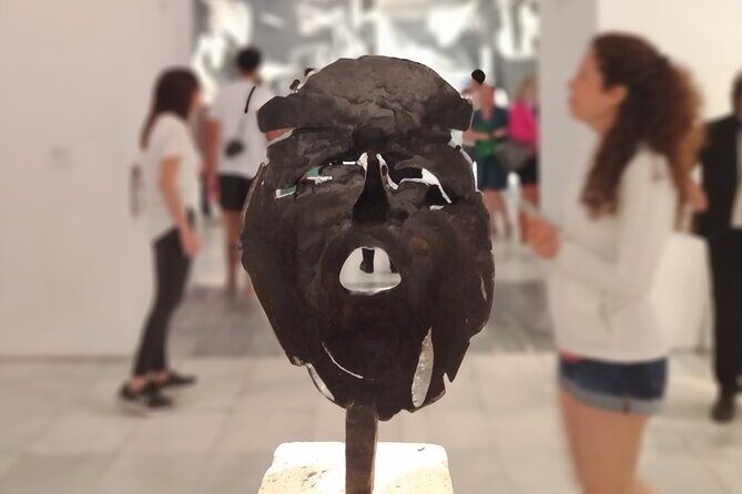 Reina Sofia Museum Small Group Tour -6 people maximum- - Meeting Point at the Museo Reina Sofía Entrance