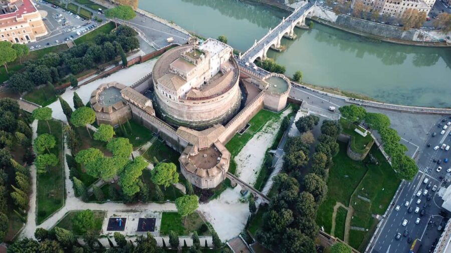 Rome: Castel Sant'Angelo Entry Ticket & Digital Audioguide - Meeting and check-in: how Crown Tours staff fit in