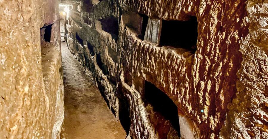 Rome: Guided Roman Catacombs Tour with Transfers - The Minivan Ride to the Appian Way: Quick and Central