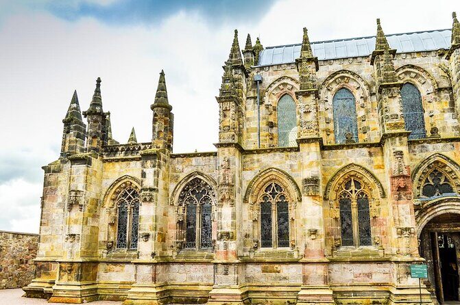 Rosslyn Chapel, Dunfermline Abbey and Stirling Castle Day Tour - Stop Two: Stirling Castle—Scotlands Most Strategically Important Fortress