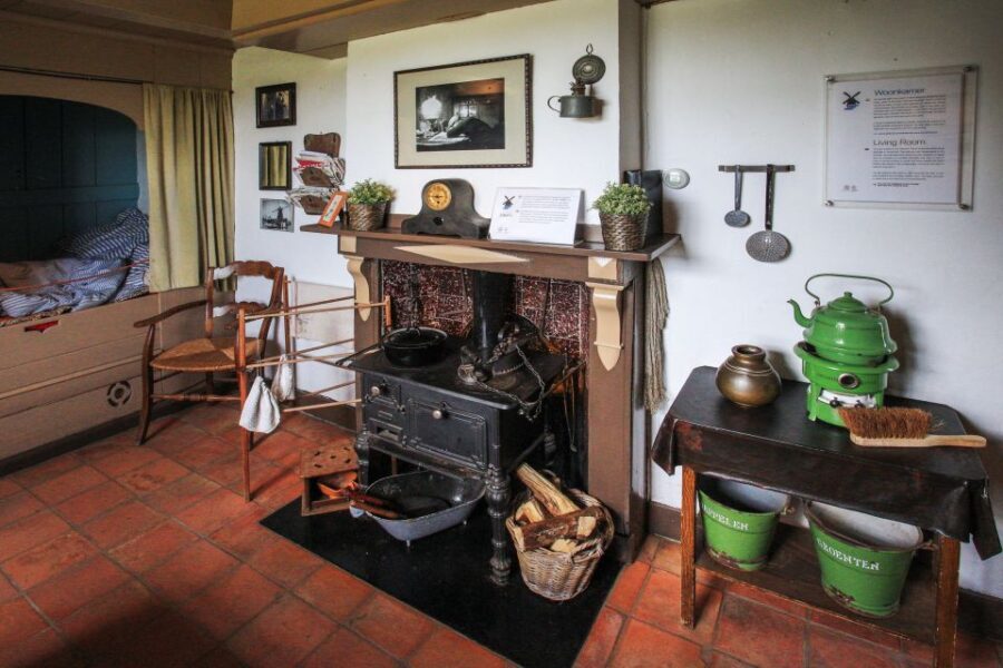 Rotterdam: Kinderdijk UNESCO World Heritage Entry Ticket - What You’ll See Inside: Blokweer and Nederwaard Museum Mills