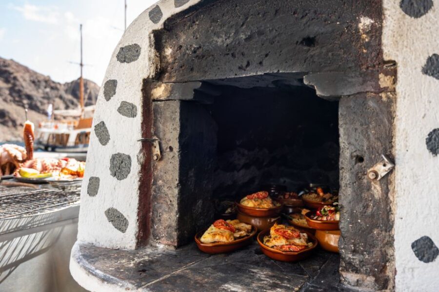 Santorini: Volcanic Islands Cruise with Hot Springs Visit - Meeting and pickup: don’t miss the 9:30 port timing